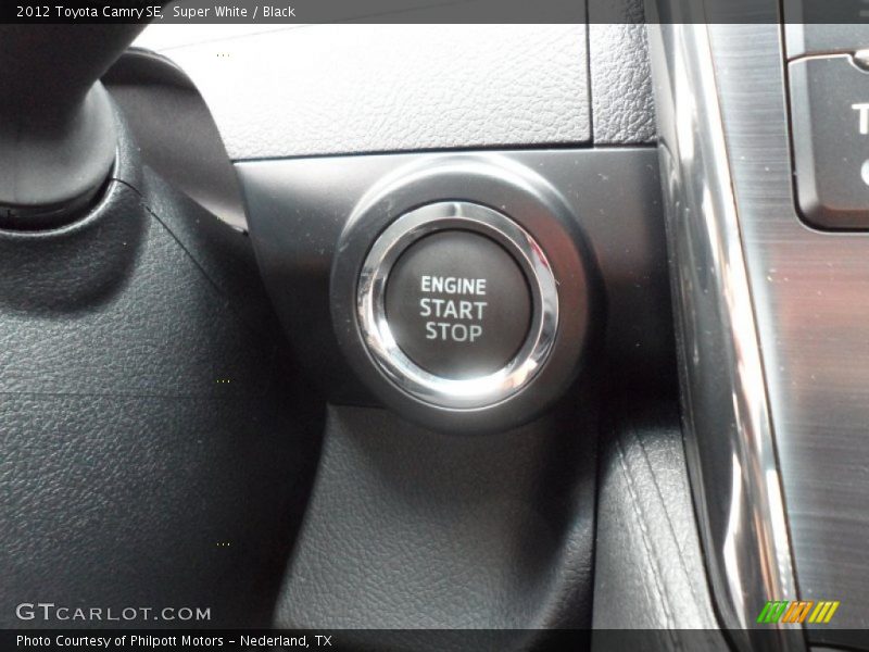 Super White / Black 2012 Toyota Camry SE