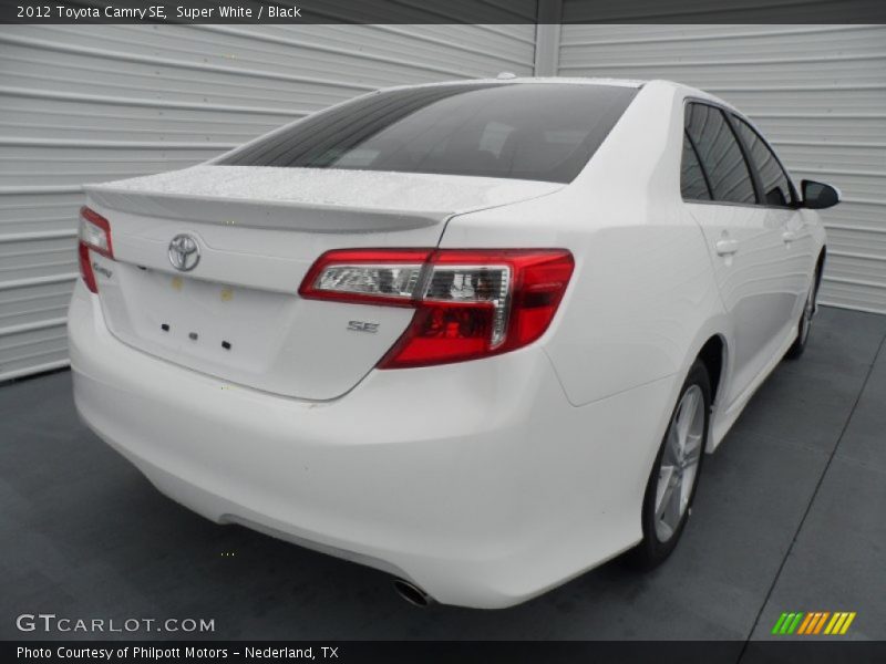 Super White / Black 2012 Toyota Camry SE