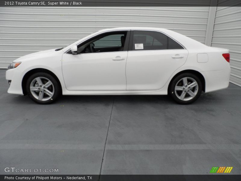 Super White / Black 2012 Toyota Camry SE