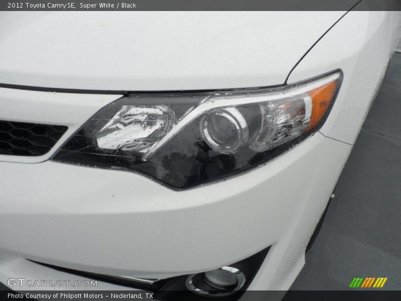 Super White / Black 2012 Toyota Camry SE