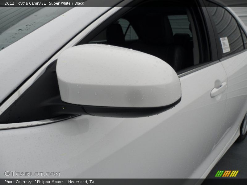 Super White / Black 2012 Toyota Camry SE