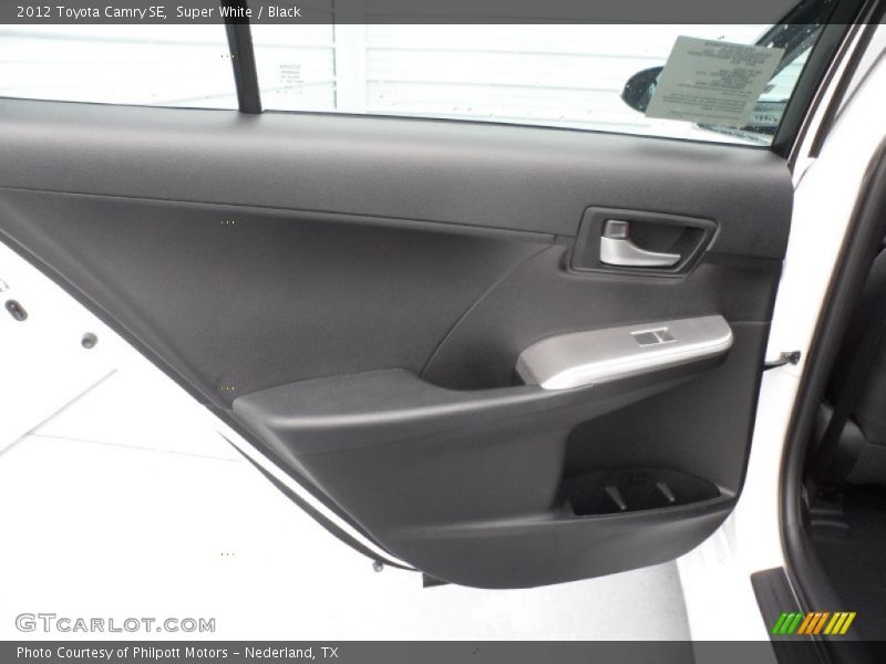 Super White / Black 2012 Toyota Camry SE