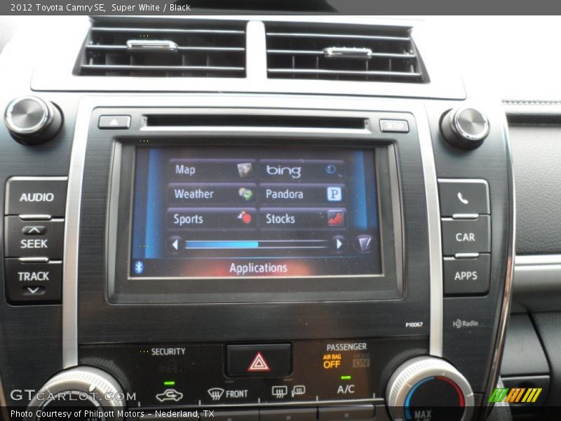 Super White / Black 2012 Toyota Camry SE