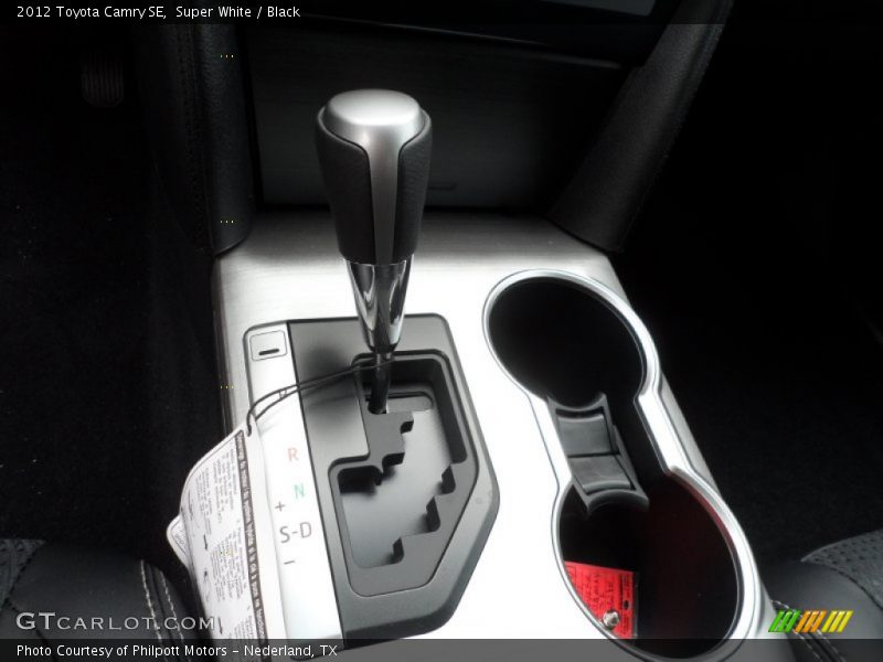 Super White / Black 2012 Toyota Camry SE