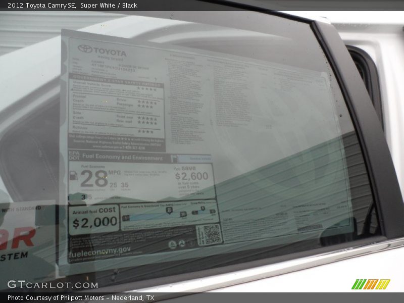 Super White / Black 2012 Toyota Camry SE
