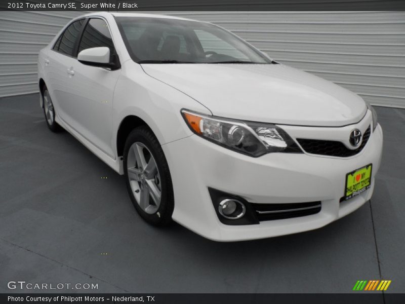 Super White / Black 2012 Toyota Camry SE
