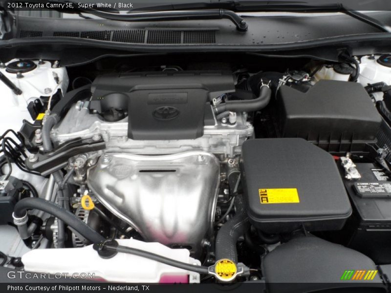 Super White / Black 2012 Toyota Camry SE