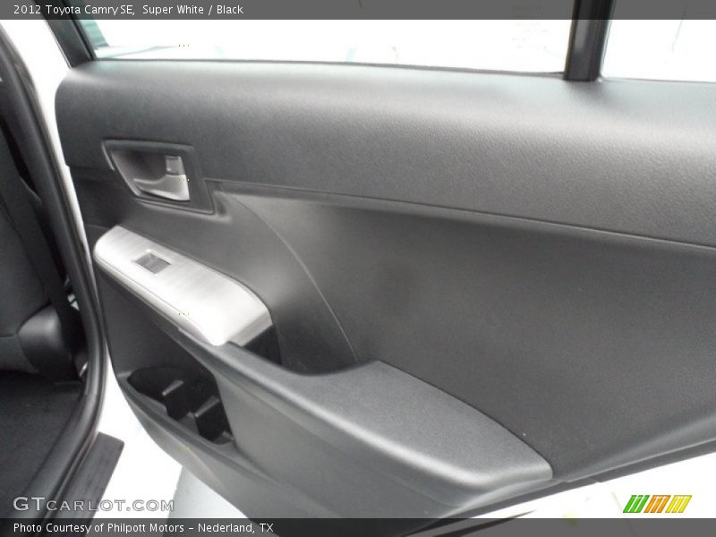 Super White / Black 2012 Toyota Camry SE