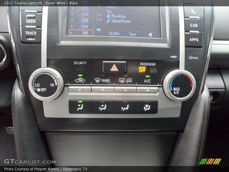 Super White / Black 2012 Toyota Camry SE