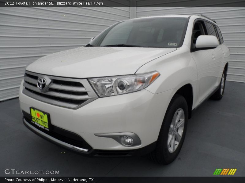 Blizzard White Pearl / Ash 2012 Toyota Highlander SE