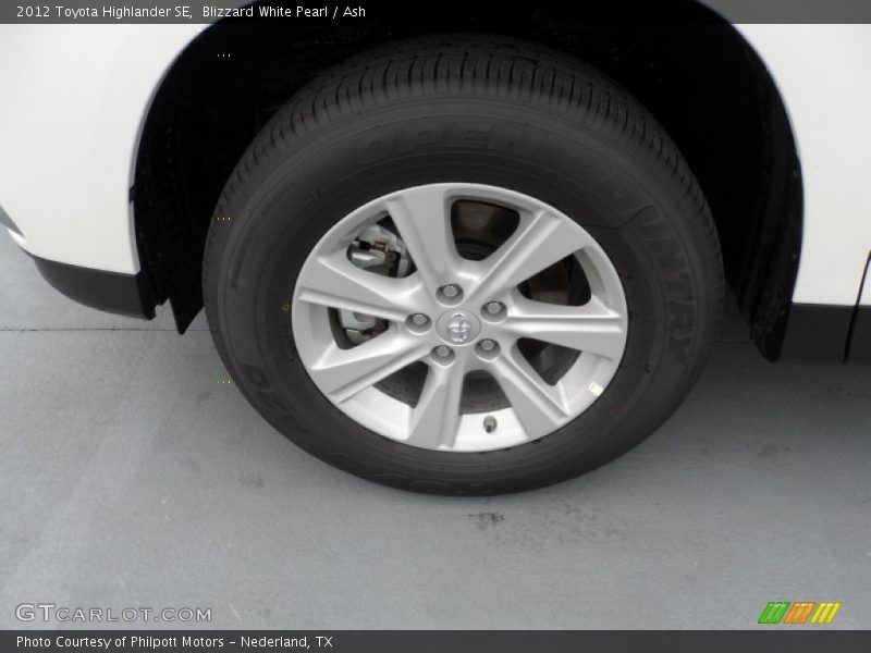 Blizzard White Pearl / Ash 2012 Toyota Highlander SE