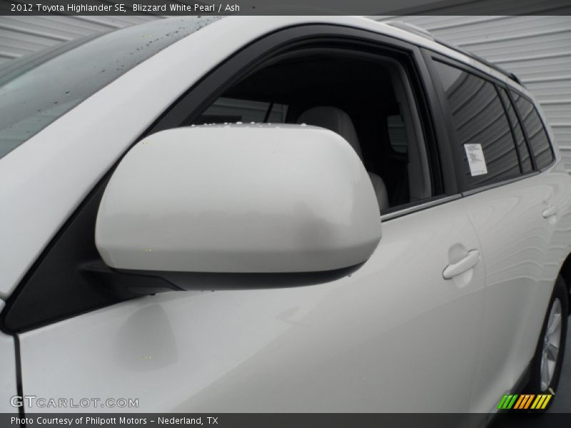Blizzard White Pearl / Ash 2012 Toyota Highlander SE
