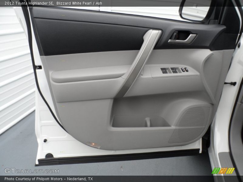 Blizzard White Pearl / Ash 2012 Toyota Highlander SE