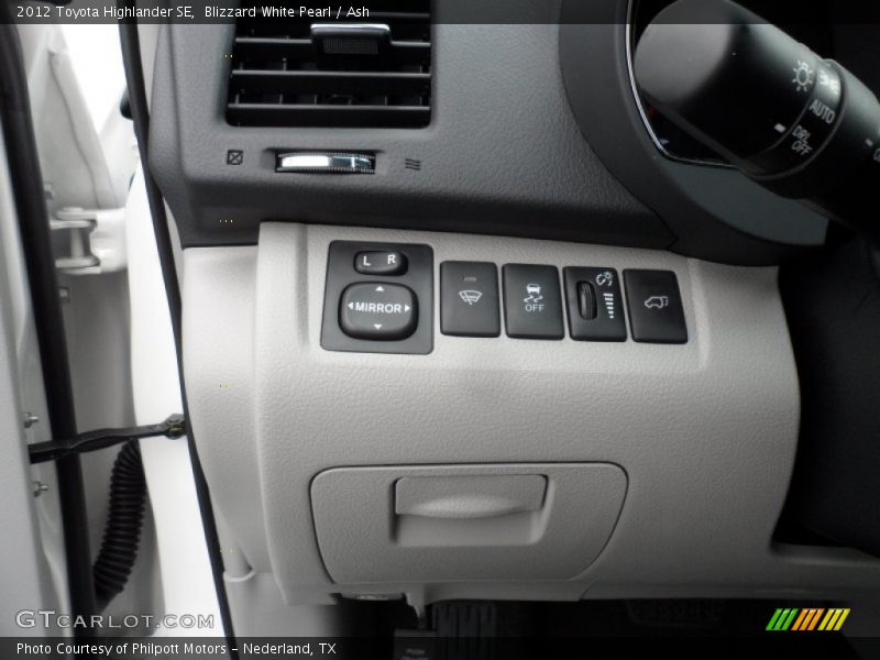 Blizzard White Pearl / Ash 2012 Toyota Highlander SE