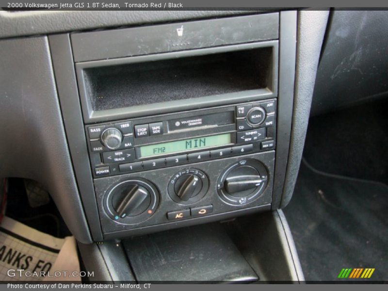 Tornado Red / Black 2000 Volkswagen Jetta GLS 1.8T Sedan