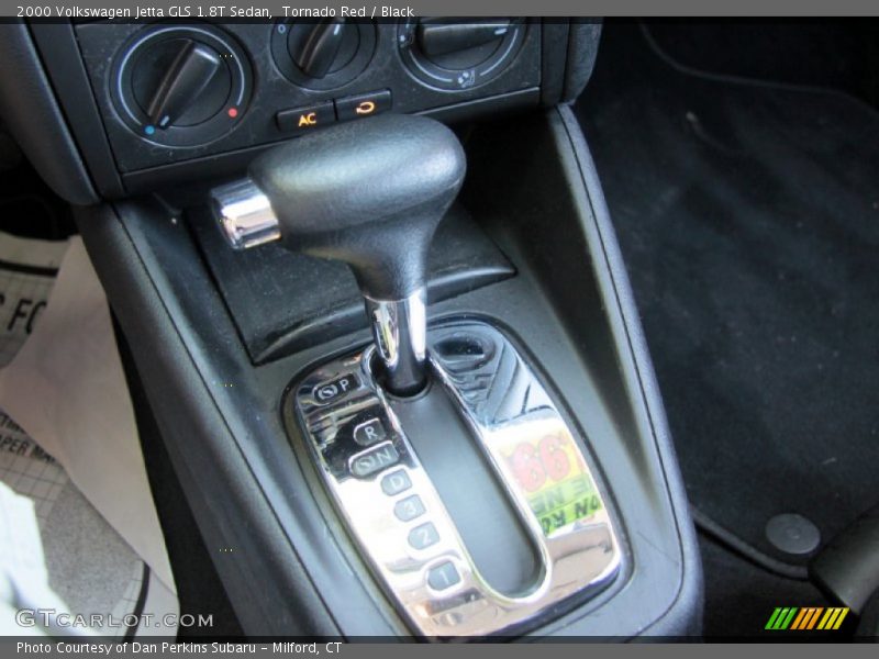 Tornado Red / Black 2000 Volkswagen Jetta GLS 1.8T Sedan