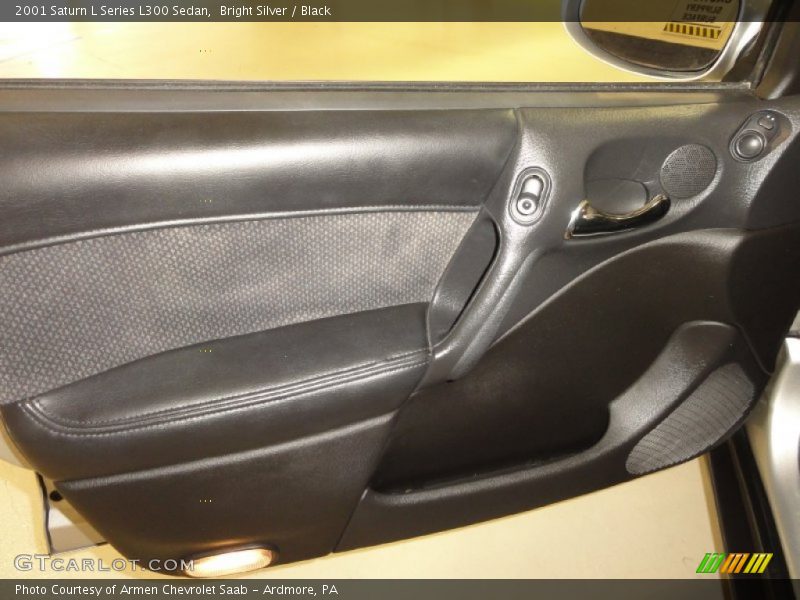 Bright Silver / Black 2001 Saturn L Series L300 Sedan