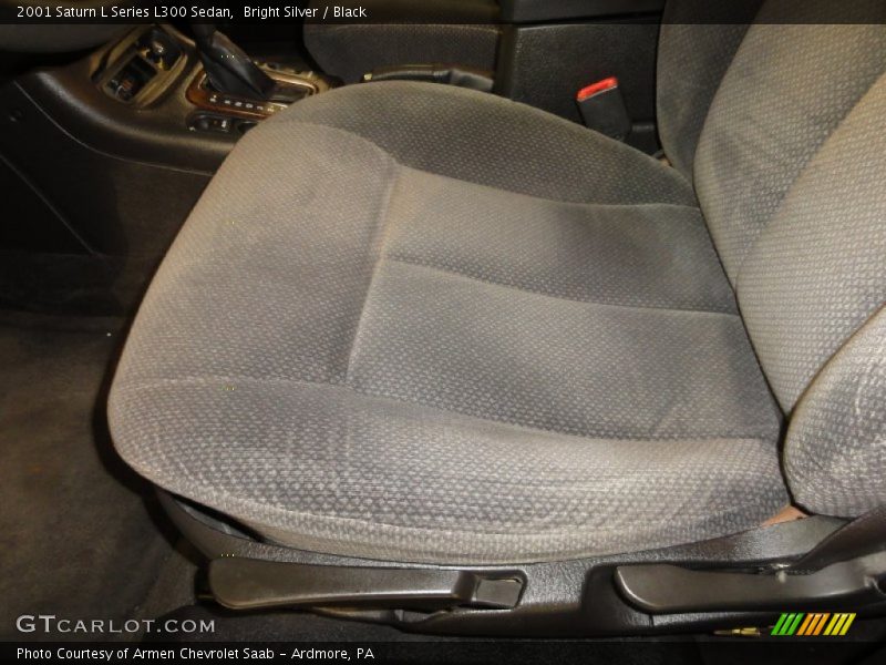 Bright Silver / Black 2001 Saturn L Series L300 Sedan