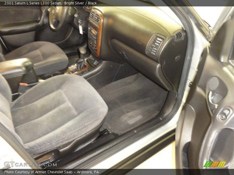 Bright Silver / Black 2001 Saturn L Series L300 Sedan
