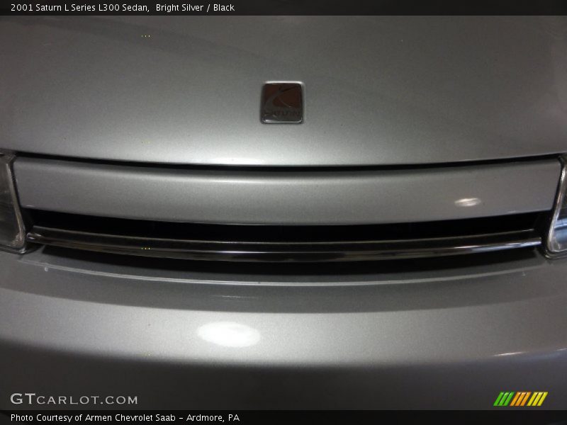 Bright Silver / Black 2001 Saturn L Series L300 Sedan