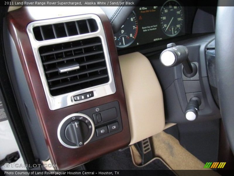 Alaska White / Sand/Jet Black 2011 Land Rover Range Rover Supercharged