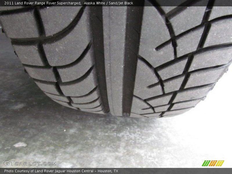 Alaska White / Sand/Jet Black 2011 Land Rover Range Rover Supercharged