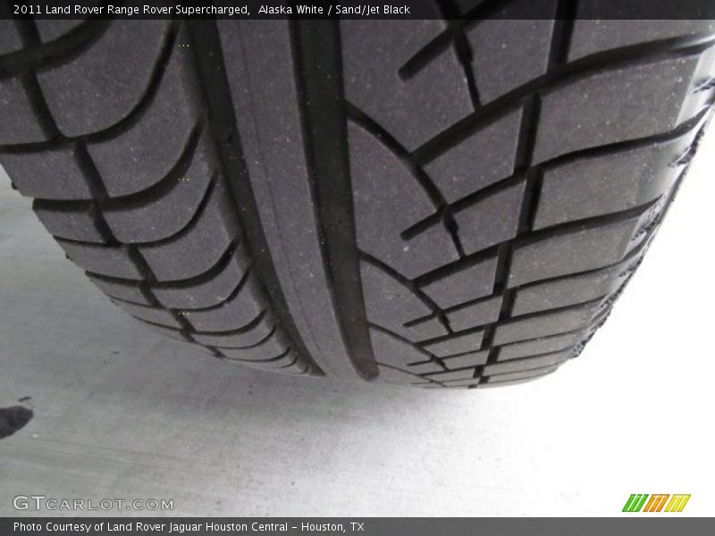 Alaska White / Sand/Jet Black 2011 Land Rover Range Rover Supercharged