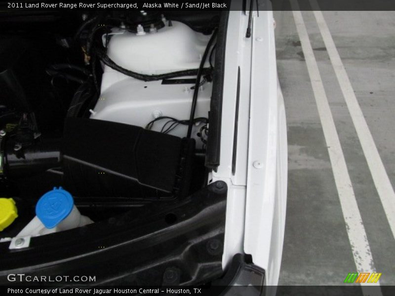 Alaska White / Sand/Jet Black 2011 Land Rover Range Rover Supercharged