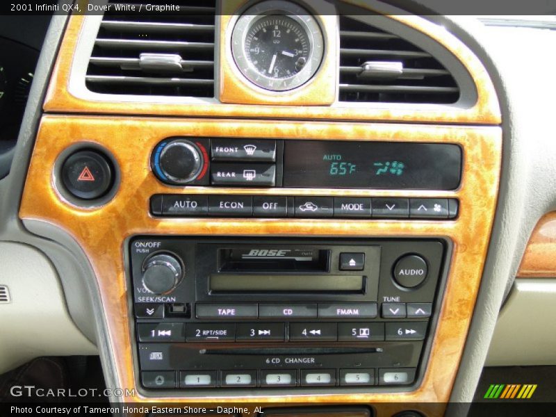 Dover White / Graphite 2001 Infiniti QX4