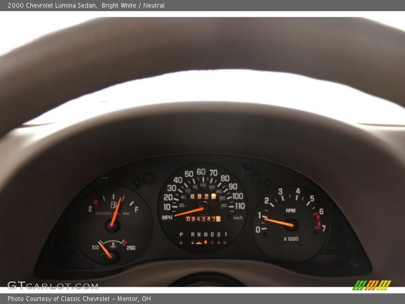 Bright White / Neutral 2000 Chevrolet Lumina Sedan
