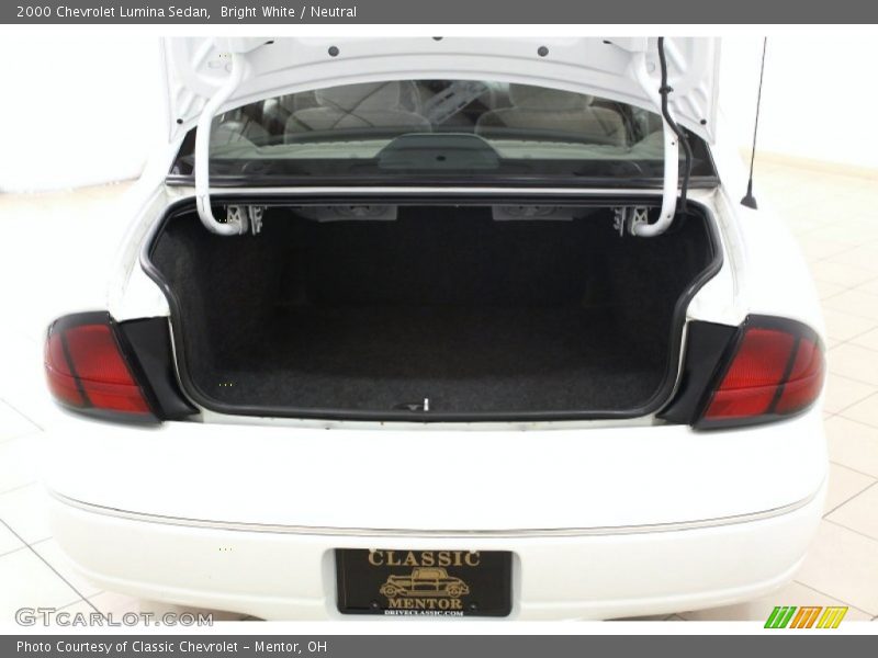 Bright White / Neutral 2000 Chevrolet Lumina Sedan