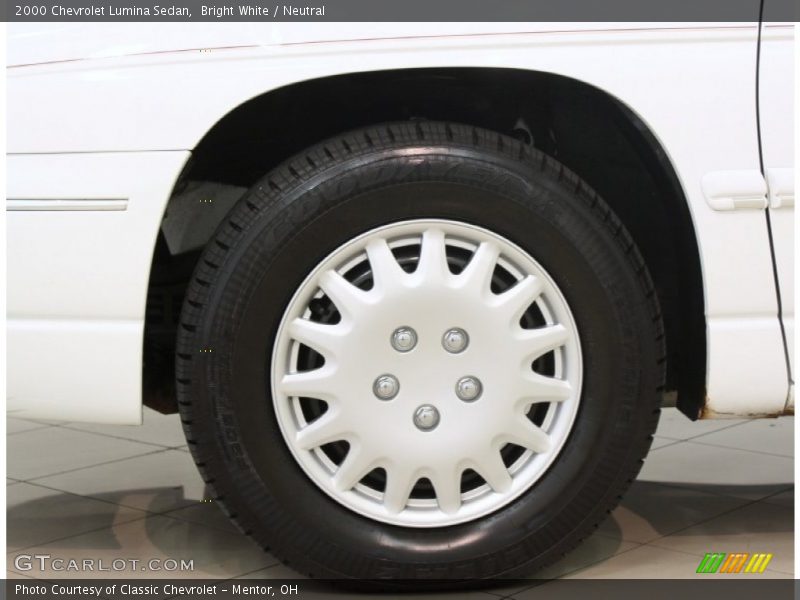 Bright White / Neutral 2000 Chevrolet Lumina Sedan