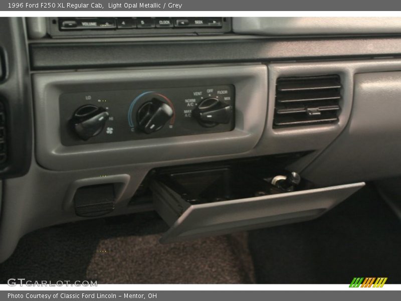 Light Opal Metallic / Grey 1996 Ford F250 XL Regular Cab