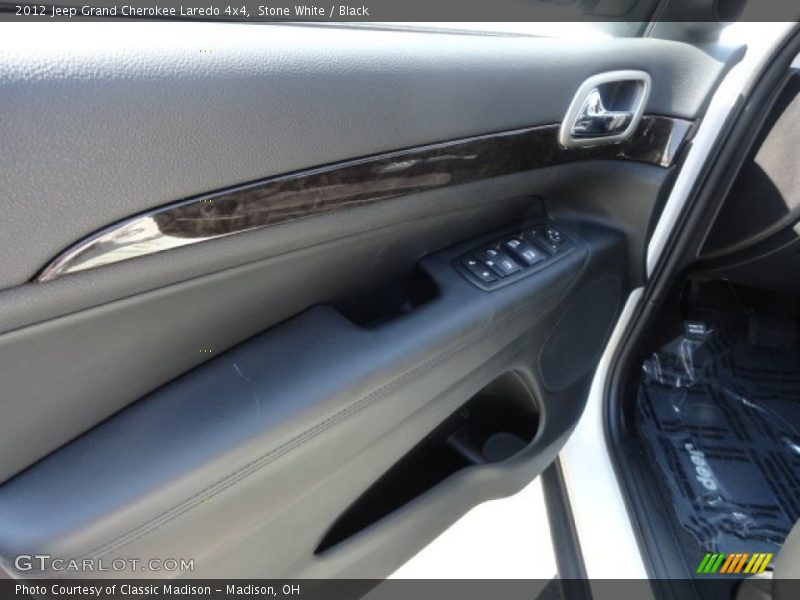 Stone White / Black 2012 Jeep Grand Cherokee Laredo 4x4