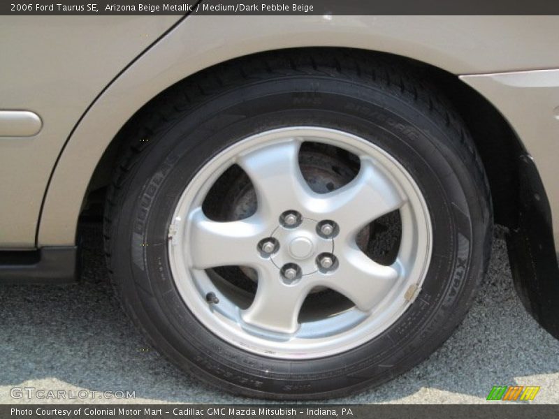 Arizona Beige Metallic / Medium/Dark Pebble Beige 2006 Ford Taurus SE