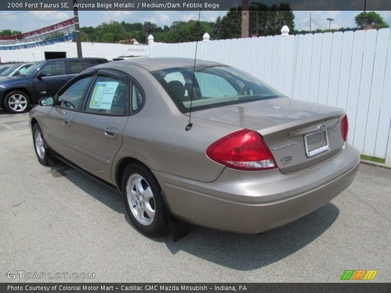 Arizona Beige Metallic / Medium/Dark Pebble Beige 2006 Ford Taurus SE