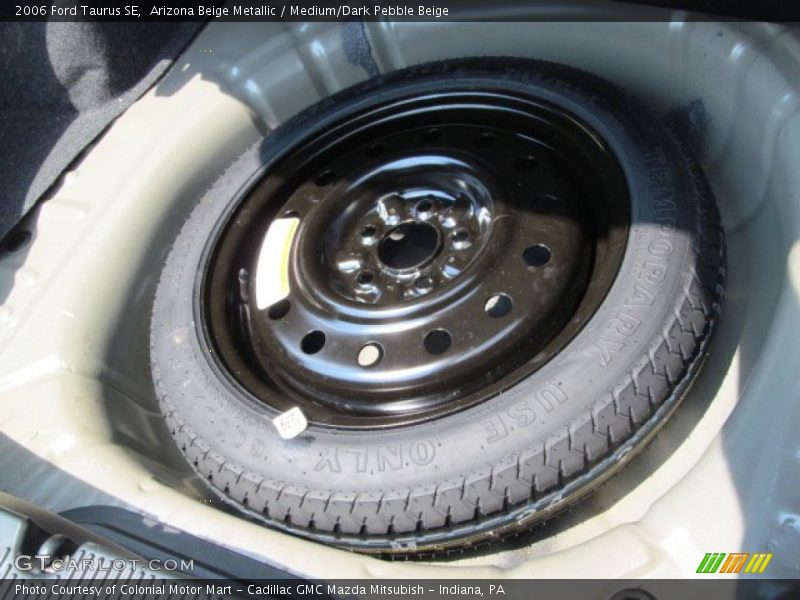 Arizona Beige Metallic / Medium/Dark Pebble Beige 2006 Ford Taurus SE