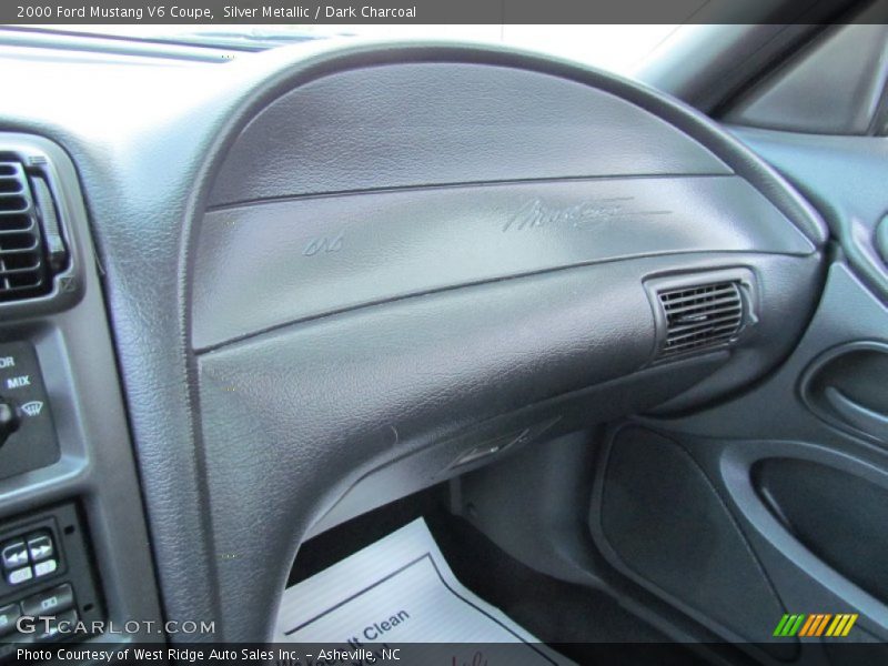 Silver Metallic / Dark Charcoal 2000 Ford Mustang V6 Coupe