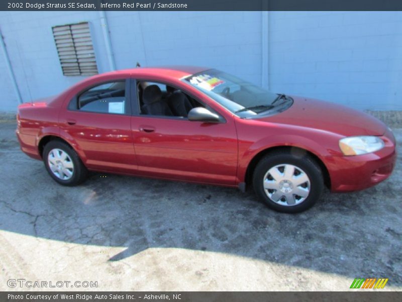 Inferno Red Pearl / Sandstone 2002 Dodge Stratus SE Sedan