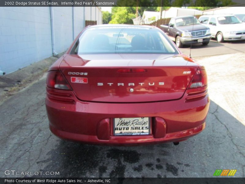 Inferno Red Pearl / Sandstone 2002 Dodge Stratus SE Sedan