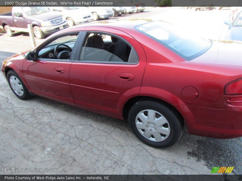 Inferno Red Pearl / Sandstone 2002 Dodge Stratus SE Sedan