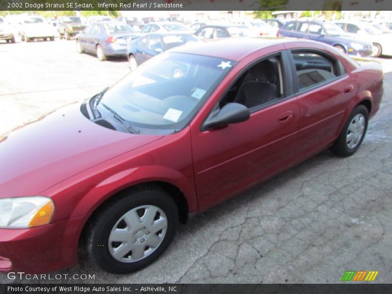 Inferno Red Pearl / Sandstone 2002 Dodge Stratus SE Sedan