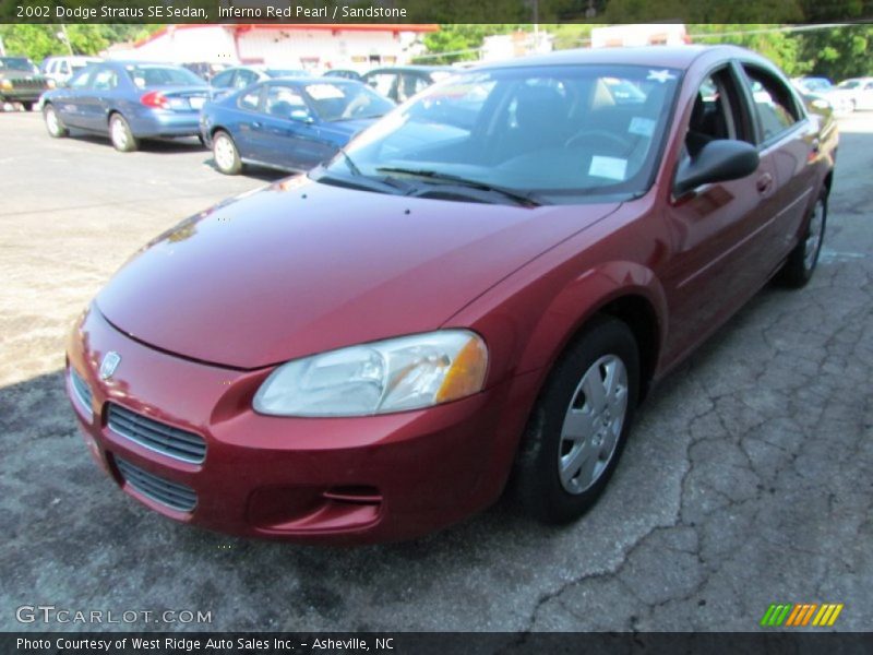 Inferno Red Pearl / Sandstone 2002 Dodge Stratus SE Sedan