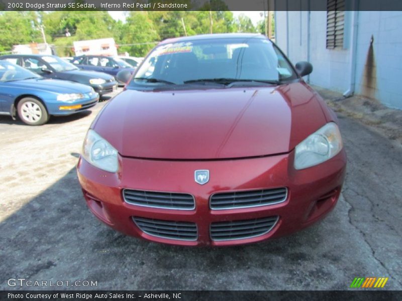 Inferno Red Pearl / Sandstone 2002 Dodge Stratus SE Sedan