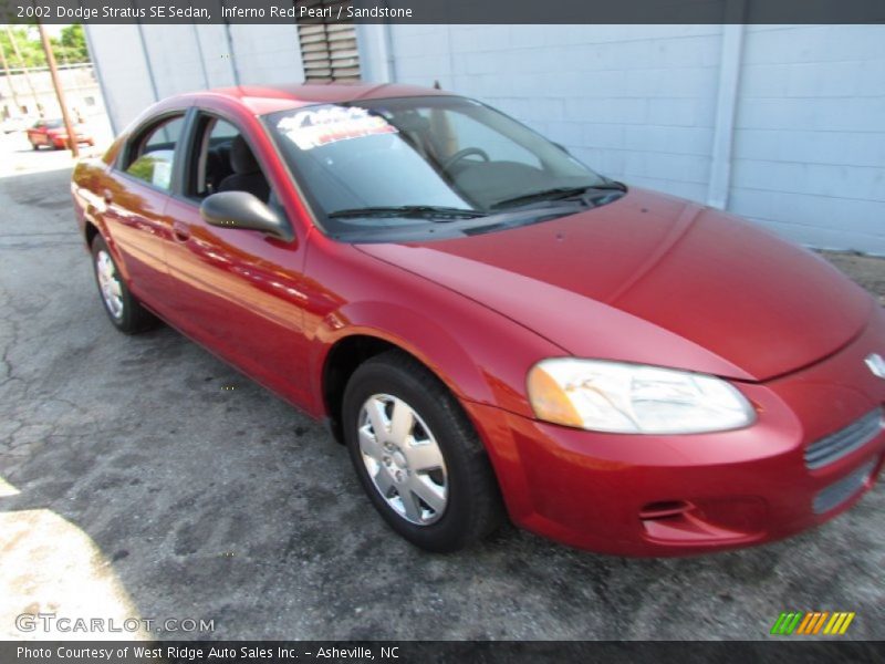 Inferno Red Pearl / Sandstone 2002 Dodge Stratus SE Sedan