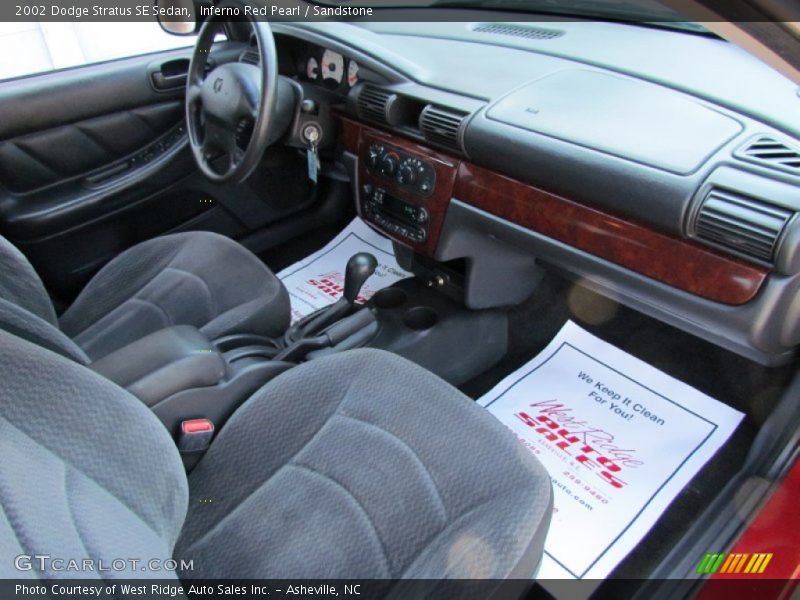  2002 Stratus SE Sedan Sandstone Interior