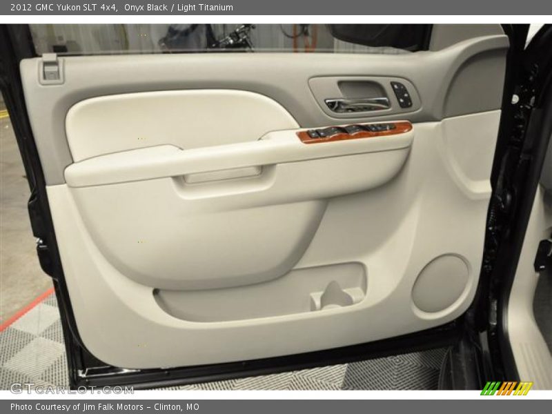Onyx Black / Light Titanium 2012 GMC Yukon SLT 4x4