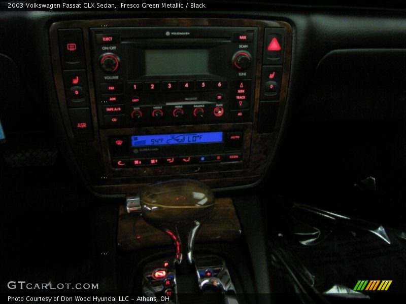 Fresco Green Metallic / Black 2003 Volkswagen Passat GLX Sedan