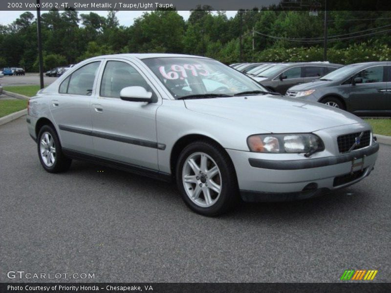 Front 3/4 View of 2002 S60 2.4T