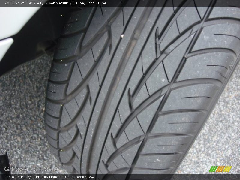 Silver Metallic / Taupe/Light Taupe 2002 Volvo S60 2.4T